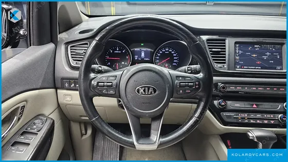 KIA CARNIVAL 7-SEATER LIMOUSINE