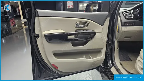 KIA CARNIVAL 7-SEATER LIMOUSINE