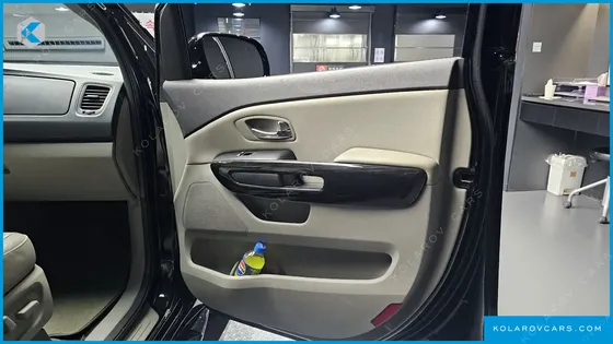 KIA CARNIVAL 7-SEATER LIMOUSINE