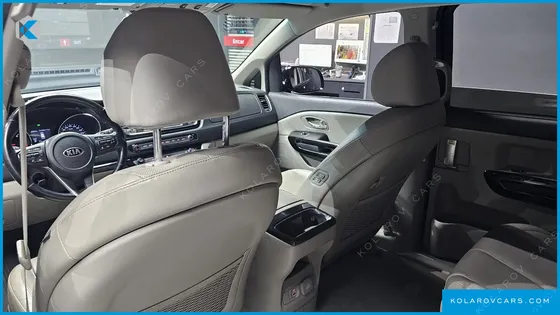 KIA CARNIVAL 7-SEATER LIMOUSINE