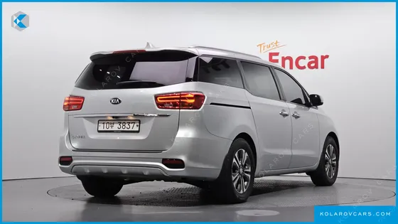 KIA CARNIVAL 9-SEATER LUXURY