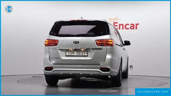 KIA CARNIVAL 9-SEATER LUXURY