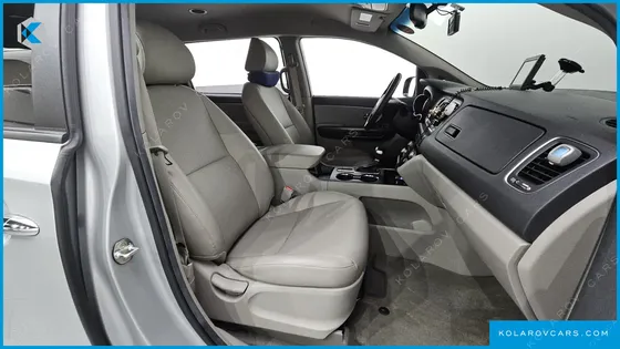 KIA CARNIVAL 9-SEATER LUXURY