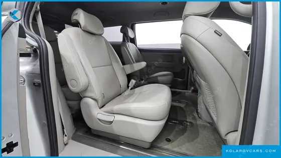 KIA CARNIVAL 9-SEATER LUXURY