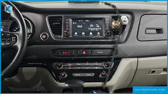 KIA CARNIVAL 9-SEATER LUXURY