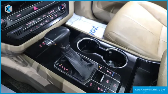 KIA CARNIVAL 9-SEATER NOBLESSE