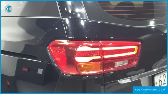 KIA CARNIVAL 9-SEATER NOBLESSE