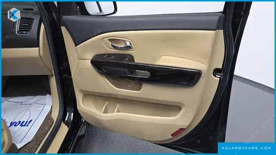 KIA CARNIVAL 9-SEATER NOBLESSE