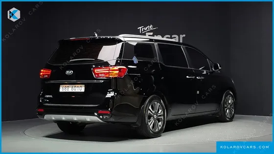 KIA CARNIVAL 9-SEATER LUXURY