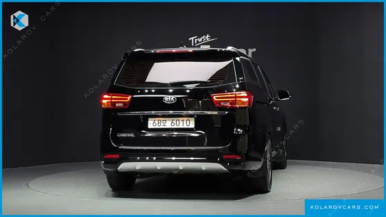 KIA CARNIVAL 9-SEATER LUXURY
