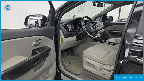 KIA CARNIVAL 9-SEATER LUXURY