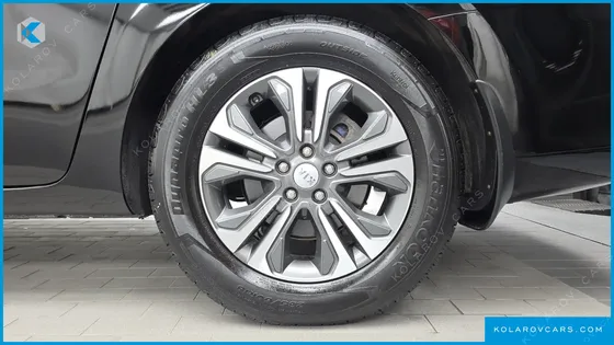 KIA CARNIVAL 9-SEATER LUXURY