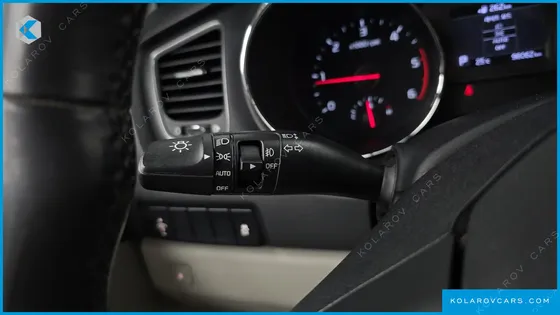 KIA CARNIVAL 9-SEATER LUXURY