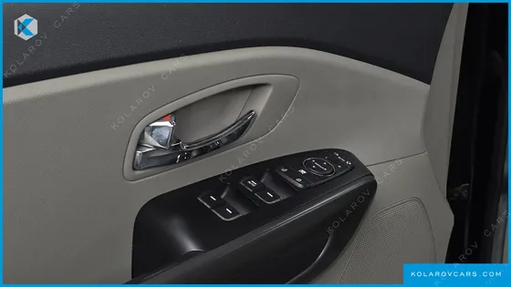 KIA CARNIVAL 9-SEATER LUXURY