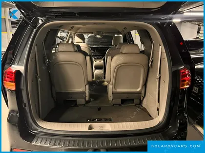 KIA CARNIVAL 9-SEATER LUXURY