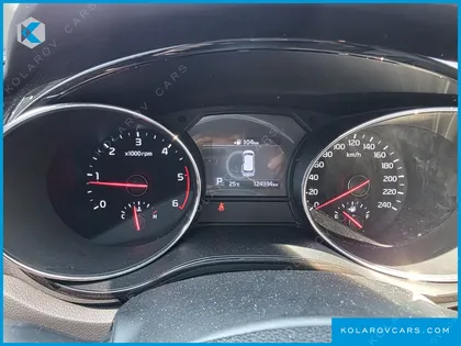KIA CARNIVAL 9-SEATER PRSTIGE
