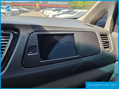 KIA CARNIVAL 9-SEATER PRSTIGE