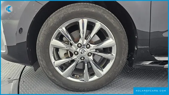 KIA CARNIVAL 9-SEATER NOBLESSE