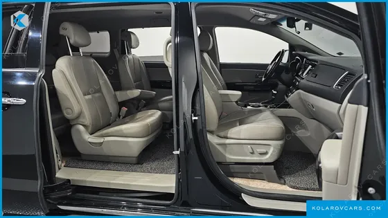 KIA CARNIVAL 9-SEATER NOBLESSE