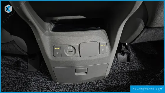KIA CARNIVAL 9-SEATER NOBLESSE
