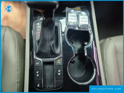 KIA CARNIVAL 9-SEATER PRSTIGE