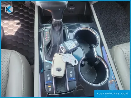 KIA CARNIVAL 9-SEATER PRSTIGE