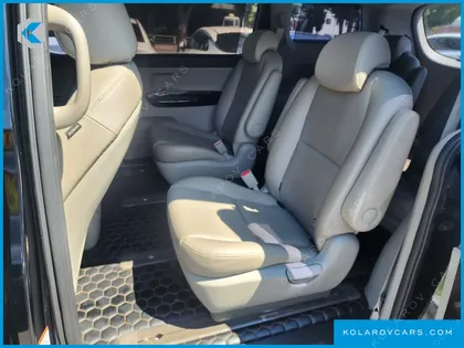 KIA CARNIVAL 9-SEATER PRSTIGE