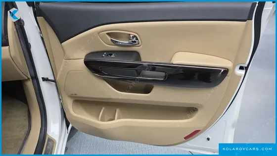 KIA CARNIVAL 9-SEATER NOBLESSE SPECIAL