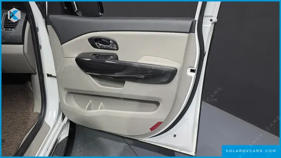 KIA CARNIVAL 11-SEATER PRESTIGE