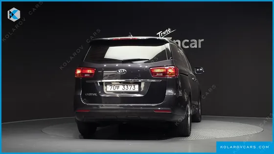 KIA CARNIVAL 11-SEATER DELUXE