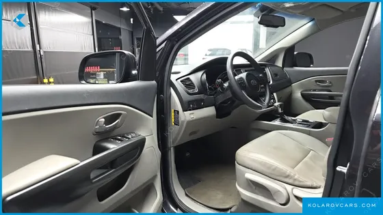 KIA CARNIVAL 11-SEATER DELUXE