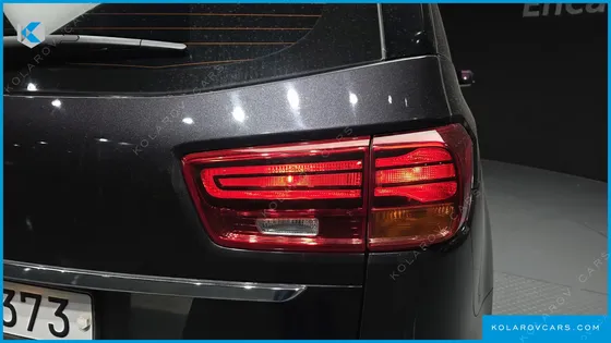 KIA CARNIVAL 11-SEATER DELUXE