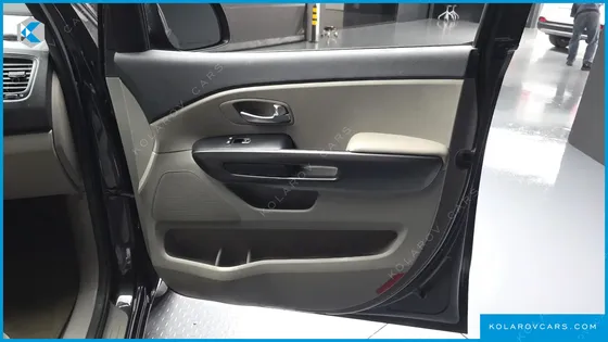 KIA CARNIVAL 11-SEATER DELUXE