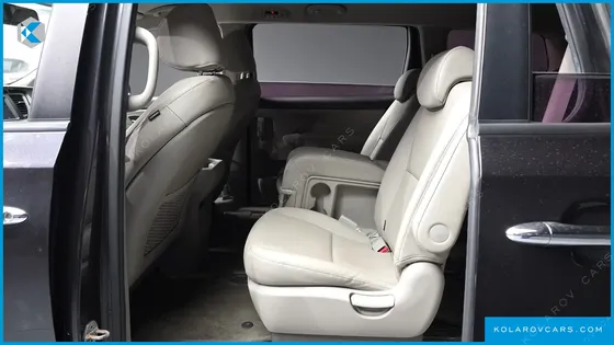 KIA CARNIVAL 11-SEATER DELUXE