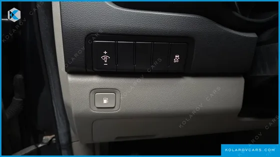 KIA CARNIVAL 11-SEATER DELUXE