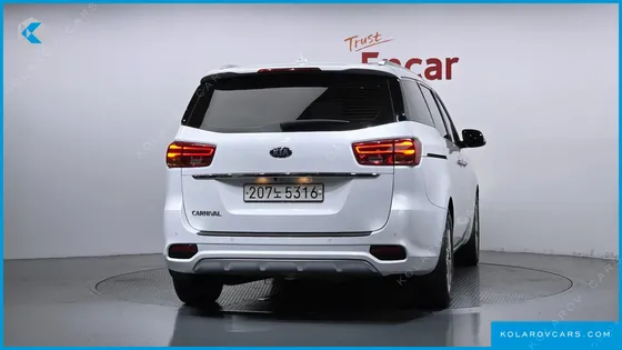 KIA CARNIVAL 9-SEATER PRSTIGE