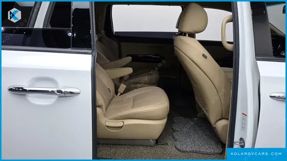KIA CARNIVAL 9-SEATER NOBLESSE SPECIAL