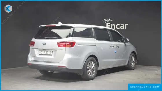 KIA CARNIVAL 11-SEATER DELUXE