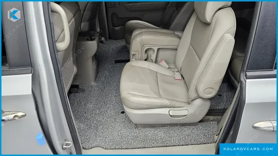 KIA CARNIVAL 11-SEATER DELUXE