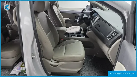 KIA CARNIVAL 11-SEATER DELUXE