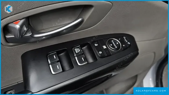 KIA CARNIVAL 11-SEATER DELUXE