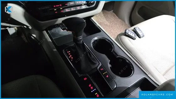 KIA CARNIVAL 9-SEATER LUXURY