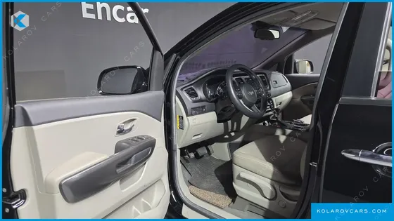 KIA CARNIVAL 9-SEATER LUXURY