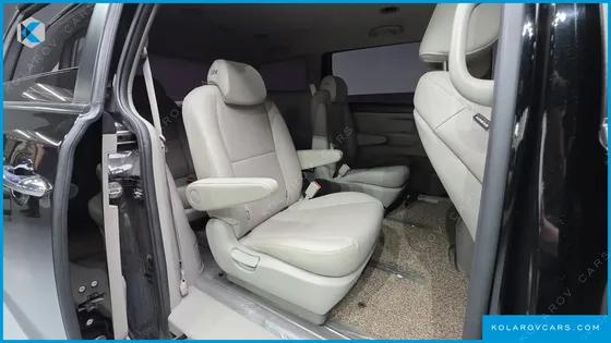 KIA CARNIVAL 9-SEATER LUXURY