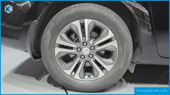 KIA CARNIVAL 9-SEATER LUXURY