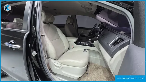 KIA CARNIVAL 9-SEATER LUXURY