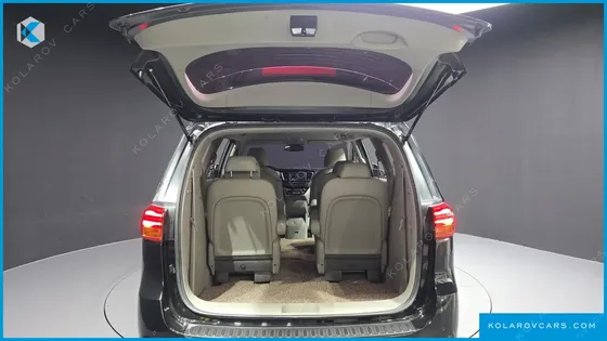 KIA CARNIVAL 9-SEATER LUXURY
