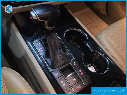 KIA CARNIVAL 9-SEATER PRSTIGE