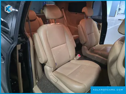 KIA CARNIVAL 9-SEATER PRSTIGE