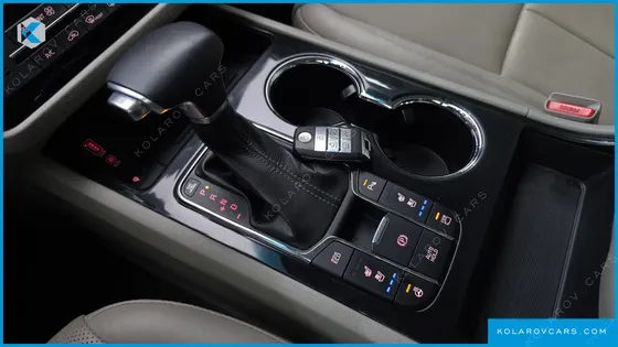 KIA CARNIVAL 9-SEATER NOBLESSE SPECIAL